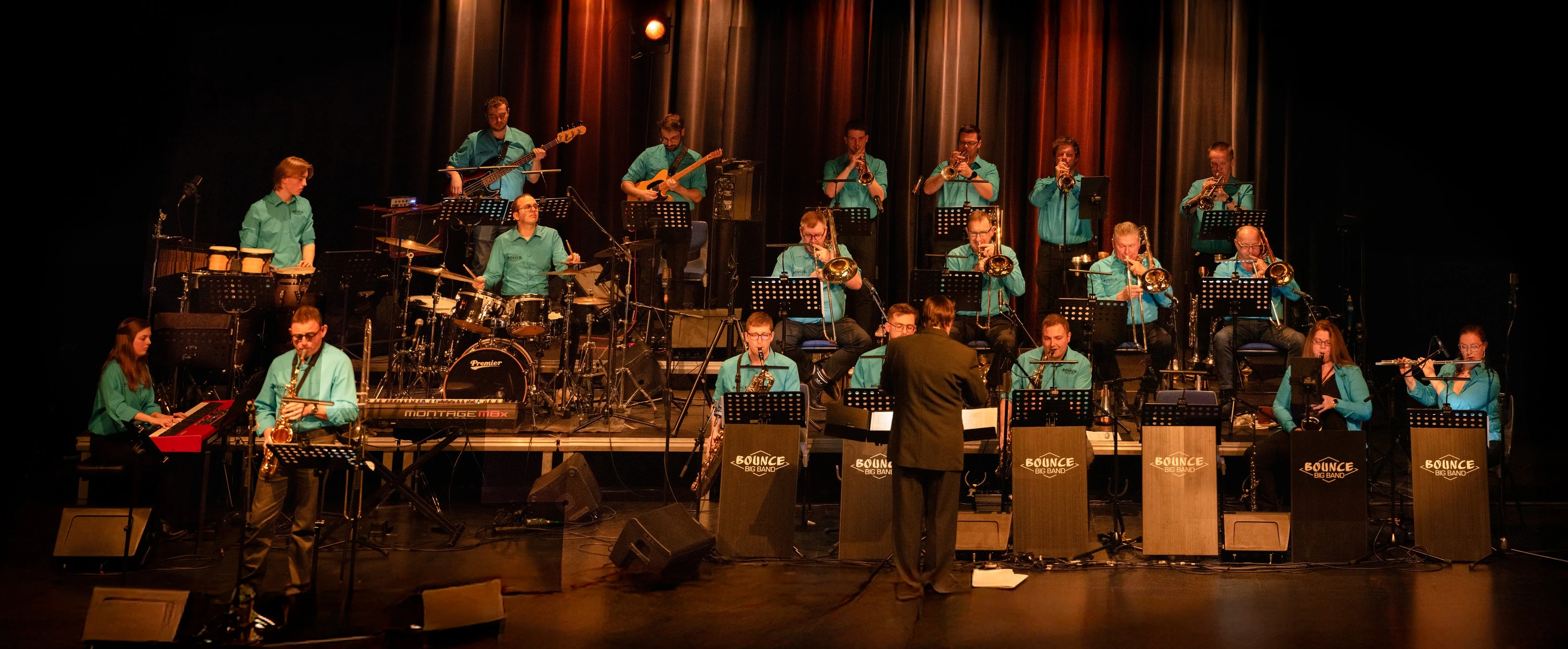 Bounce Big Band tijdens een optreden