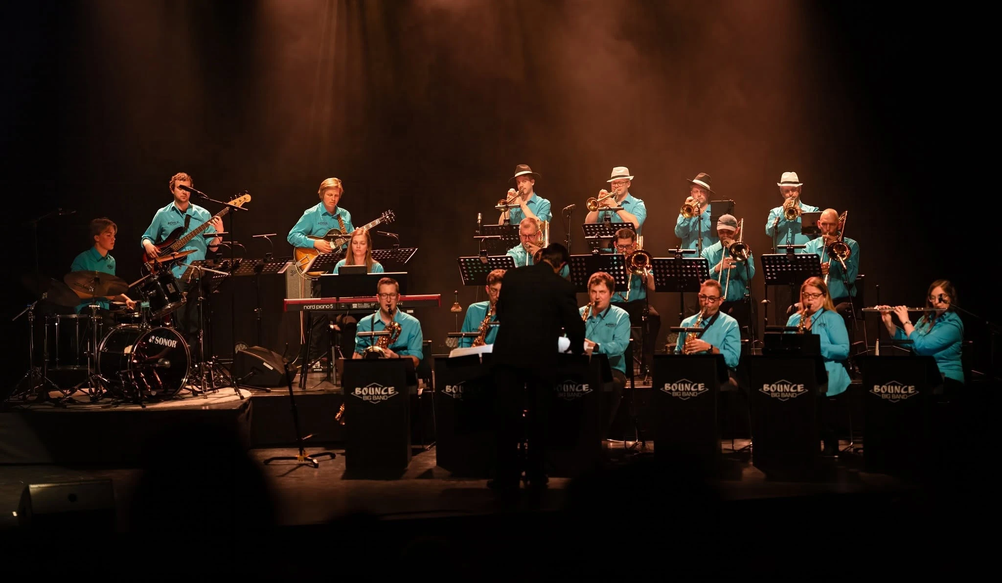 Bounce Big Band tijdens een optreden